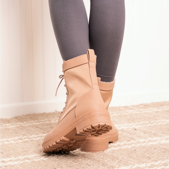 Grunge Lace Up Round Toe Boots - Picture 6 of 9